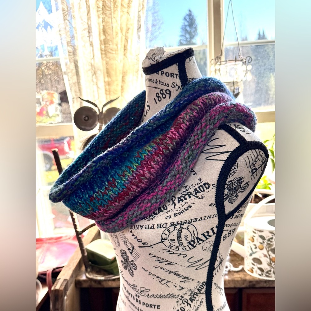 Hand Crafted Multicolor Knit Scarf - Picture 5 of 16